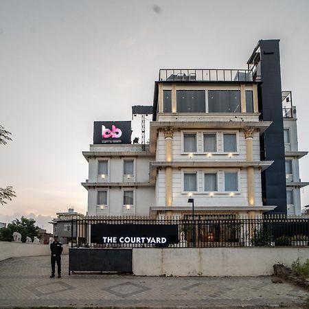 The Courtyard - Beyond Bar & Club Hotel Udaipur Buitenkant foto
