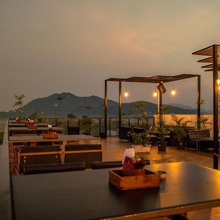 The Courtyard - Beyond Bar & Club Hotel Udaipur Buitenkant foto