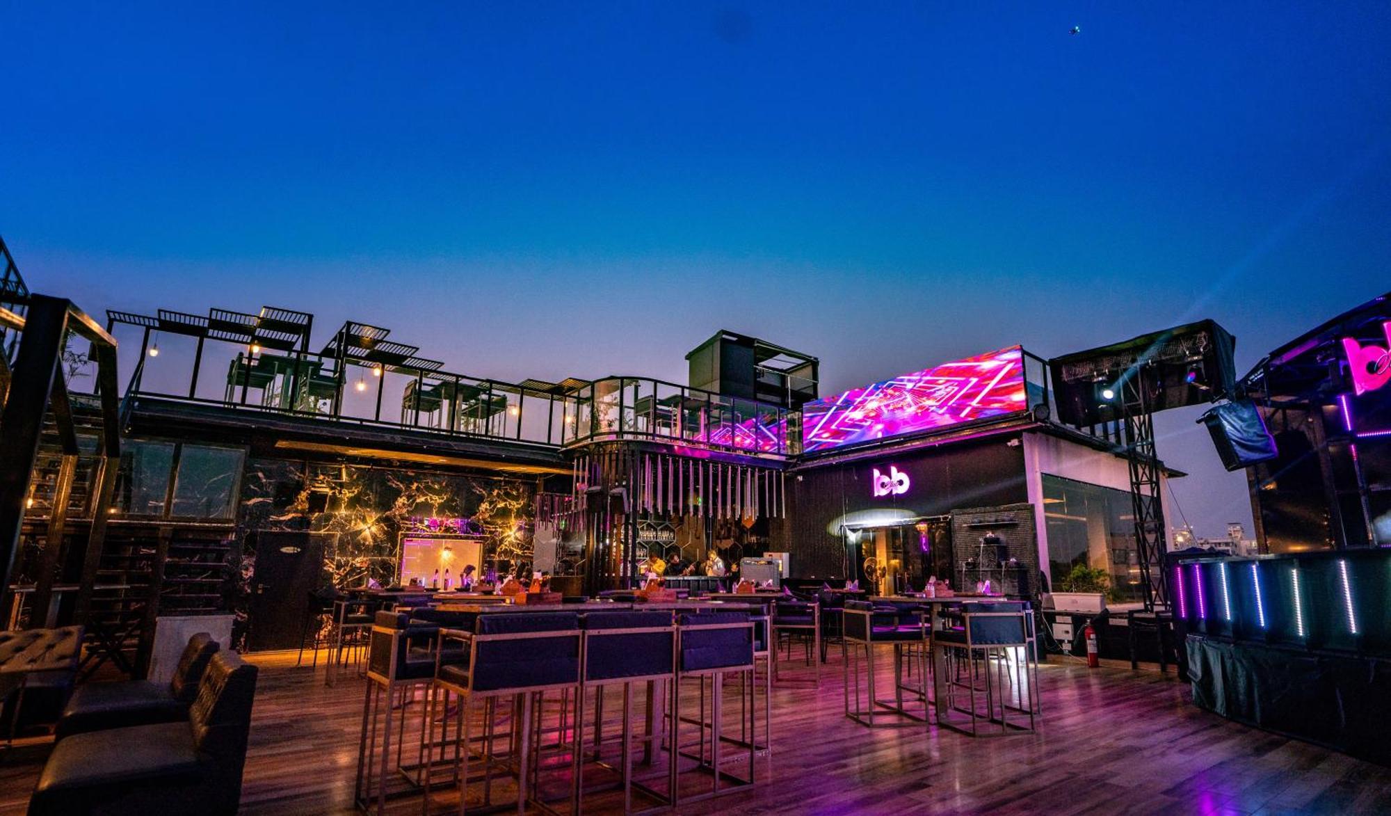 The Courtyard - Beyond Bar & Club Hotel Udaipur Buitenkant foto