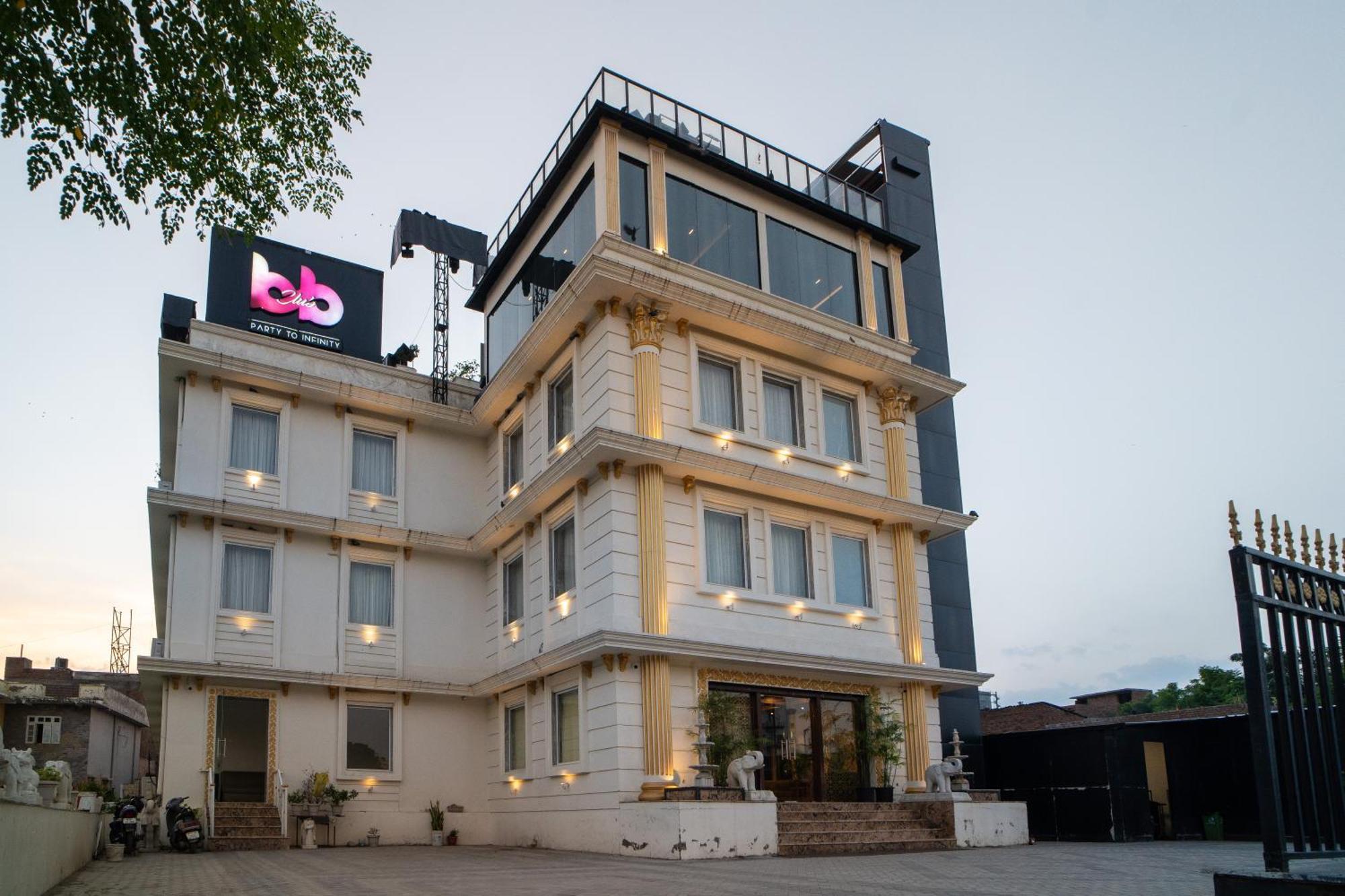 The Courtyard - Beyond Bar & Club Hotel Udaipur Buitenkant foto