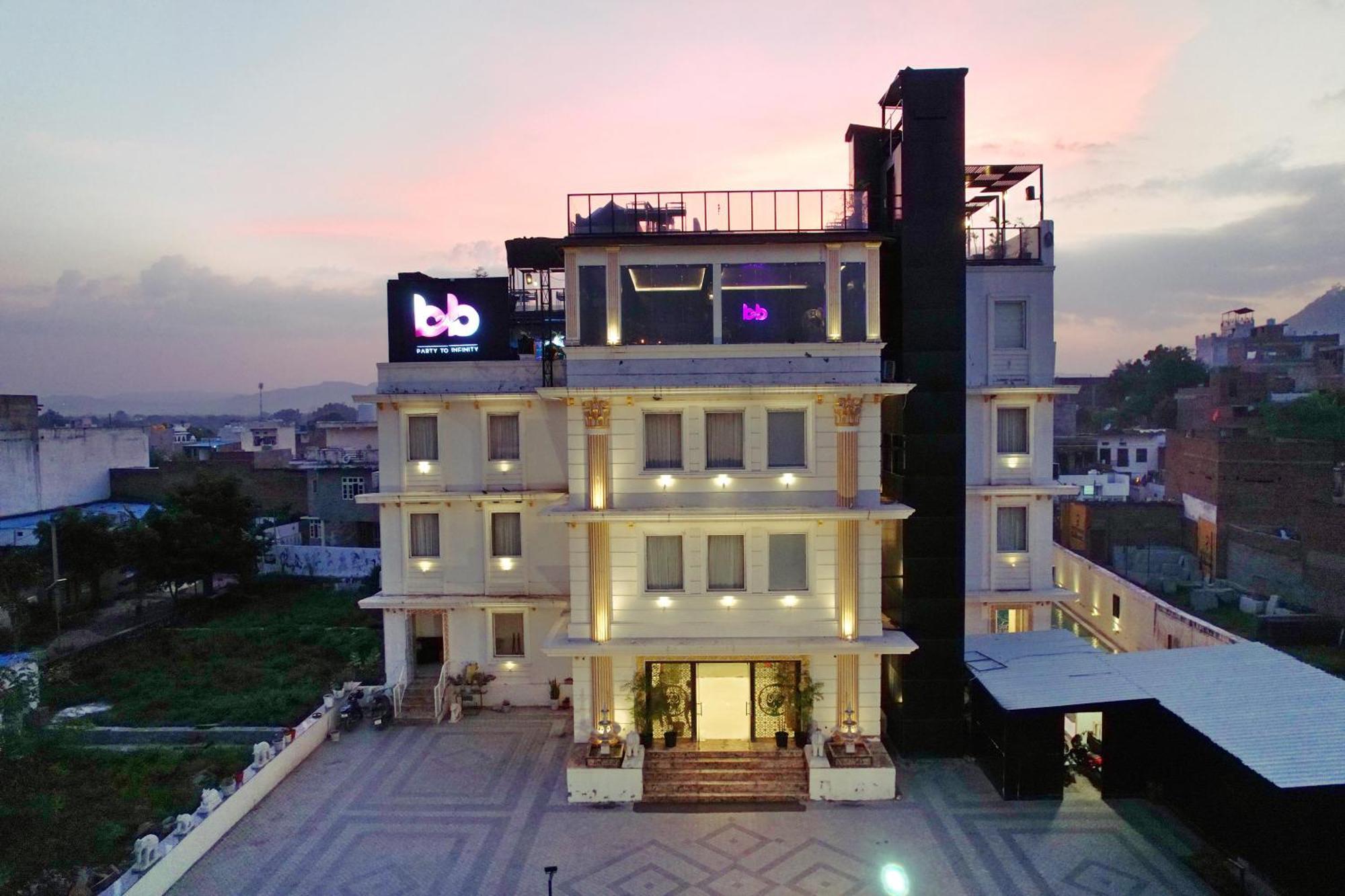 The Courtyard - Beyond Bar & Club Hotel Udaipur Buitenkant foto
