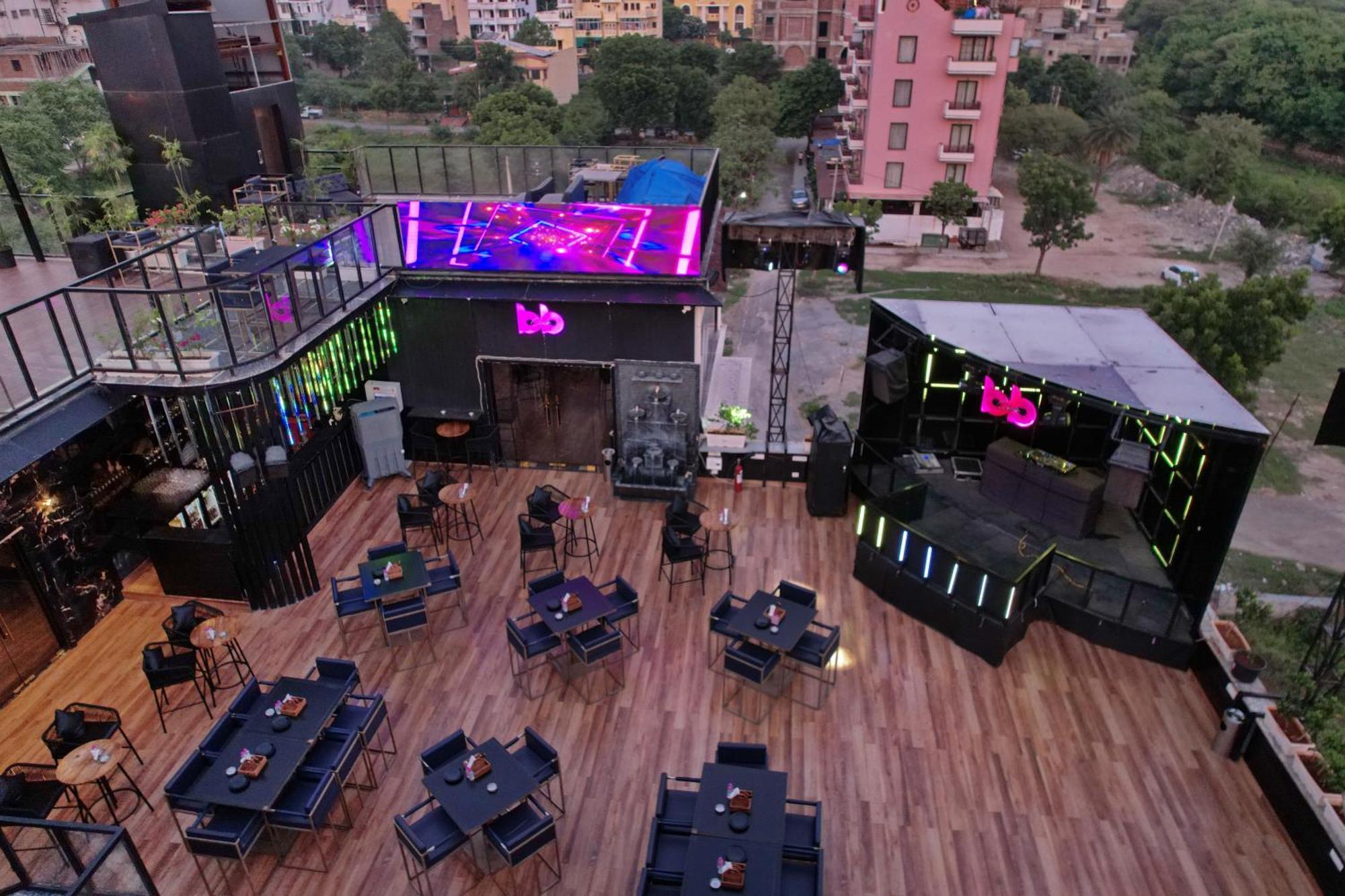 The Courtyard - Beyond Bar & Club Hotel Udaipur Buitenkant foto