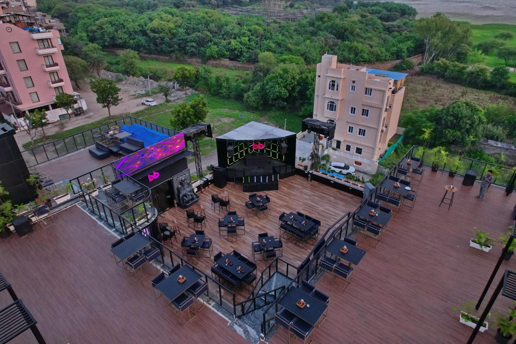 The Courtyard - Beyond Bar & Club Hotel Udaipur Buitenkant foto