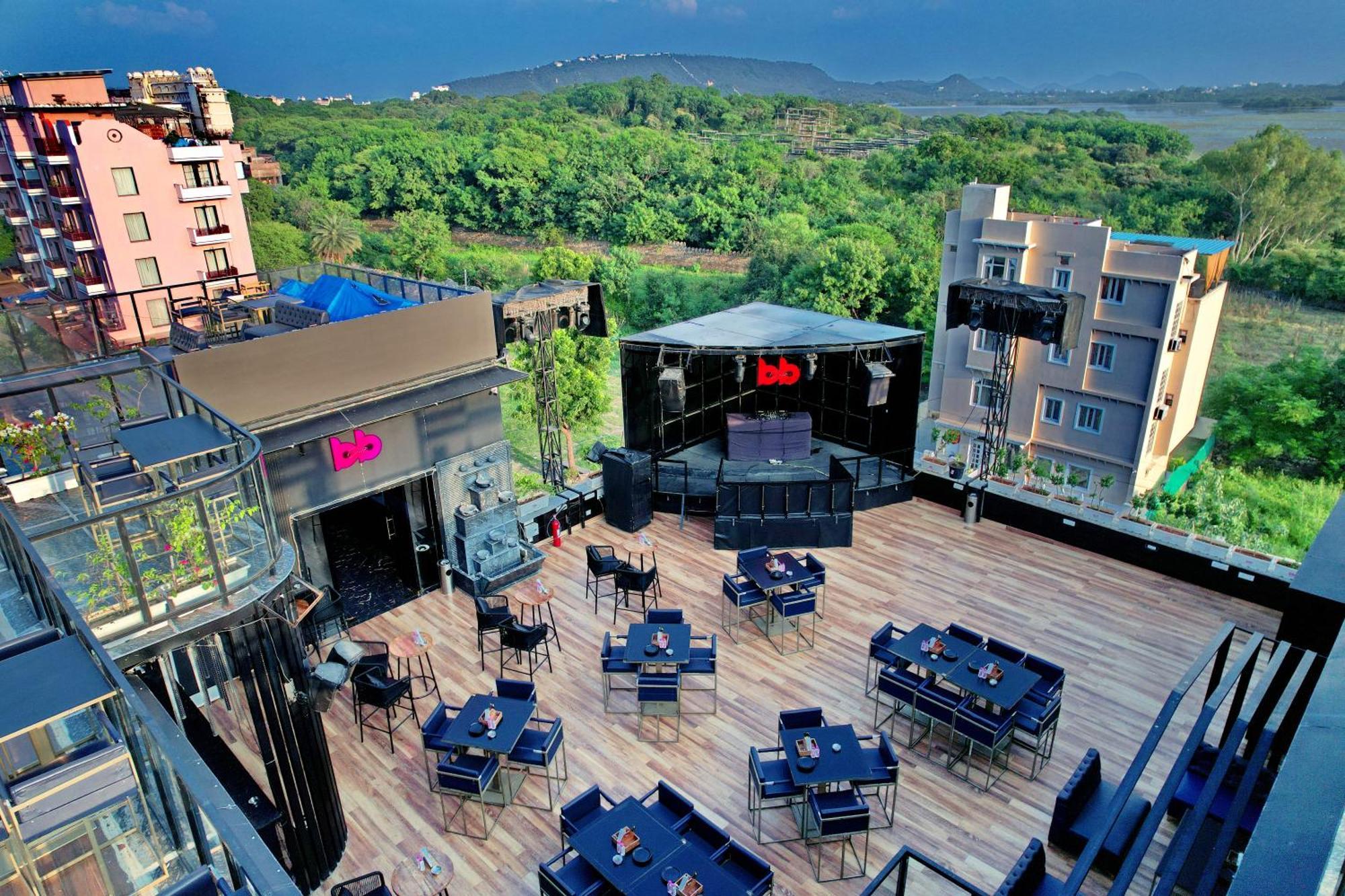 The Courtyard - Beyond Bar & Club Hotel Udaipur Buitenkant foto