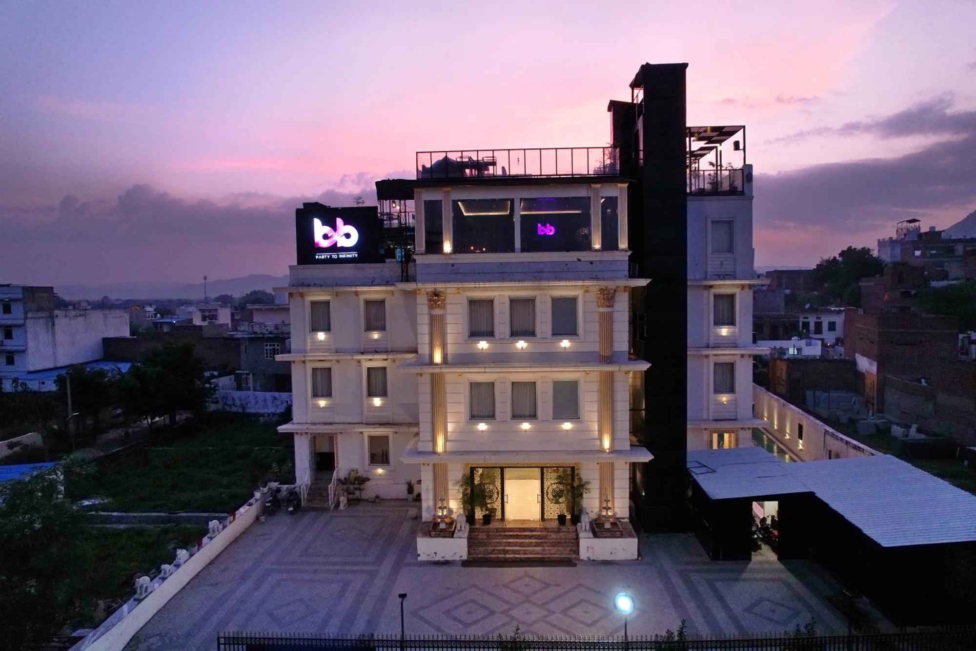 The Courtyard - Beyond Bar & Club Hotel Udaipur Buitenkant foto