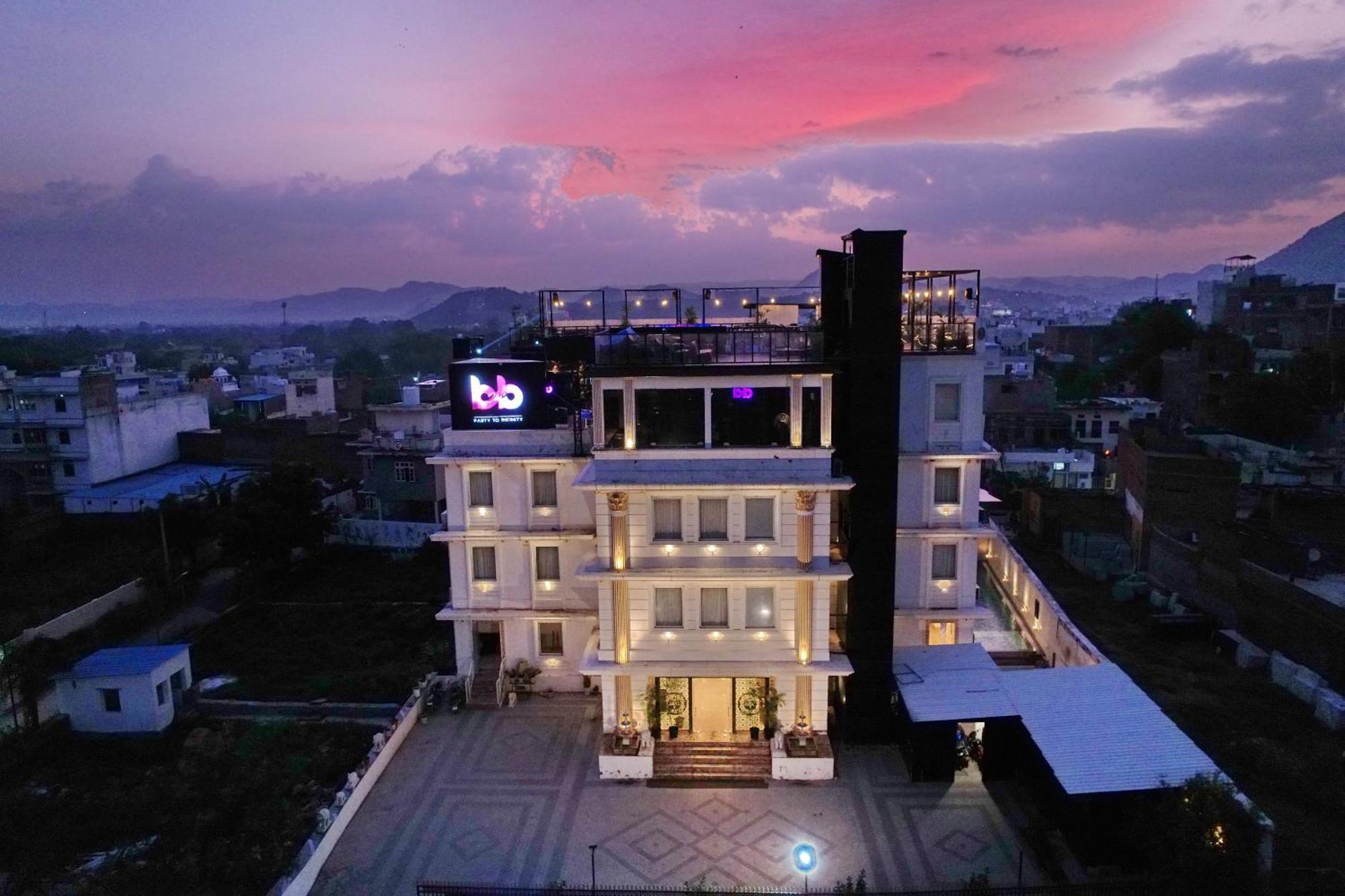 The Courtyard - Beyond Bar & Club Hotel Udaipur Buitenkant foto