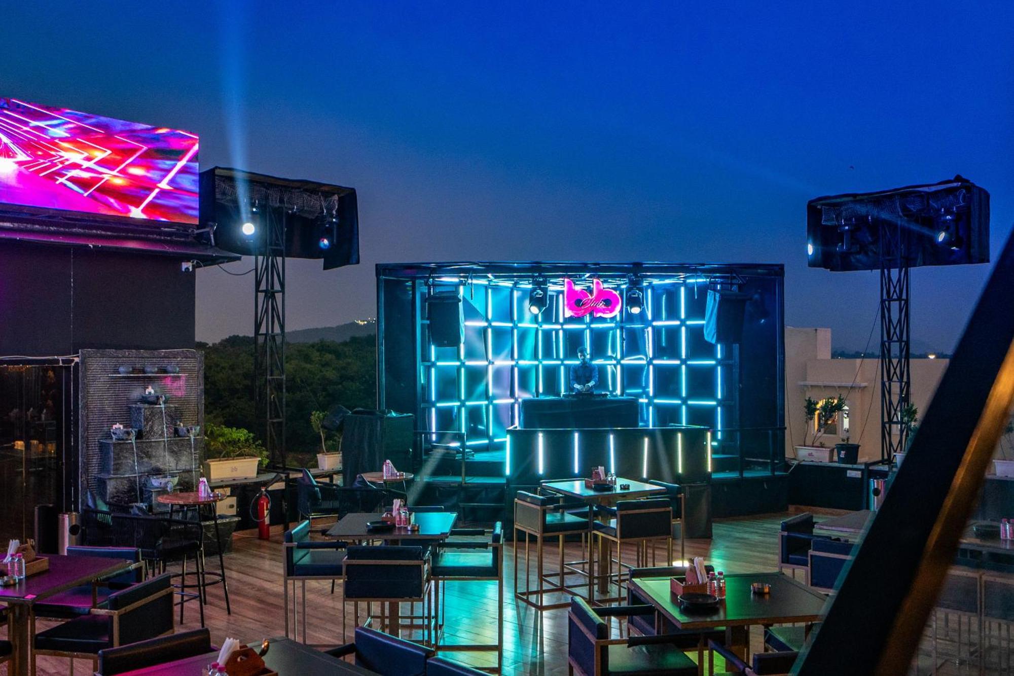 The Courtyard - Beyond Bar & Club Hotel Udaipur Buitenkant foto